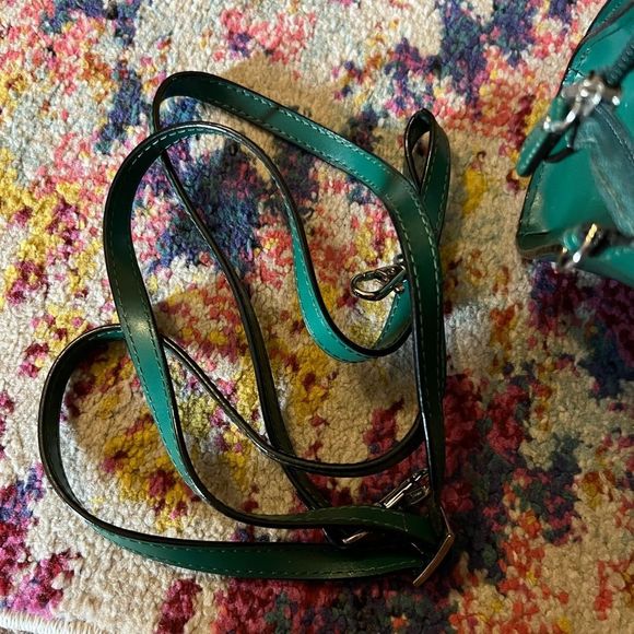 Lodis crossbody green purse - Picture 6 of 7